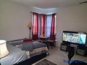 Spacious Room with TV near RIC, Downtown - Image 3
