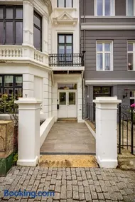 6-rooms apartment in city center w balcony - Image 3