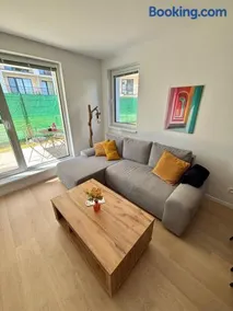 Stylish Chill Garden Apartment - Image 1