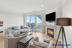 Maritime Lakeview Suite 409: Enjoy stunning lake views in Bay Harbor, MI. - Image 1