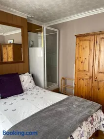 ROOM with SHOWER, TOILET and KITCHENETTE - Image 4