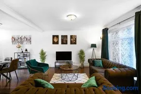 Loughton 3 Bedroom Sleeps 5 by BSE Homes - Image 2