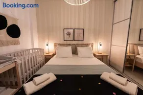 Theonisxenia Luxury Apt at Metro M3 - Image 2