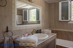 Serenity Guesthouse - Image 1