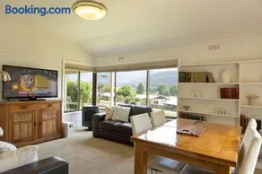 Cosy Candlewick Cottage - A Mount Beauty Delight - Image 2