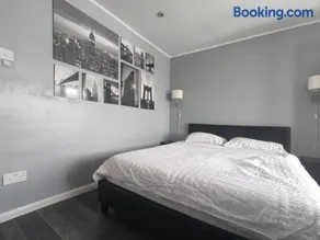 Vika Residence Deluxe Apartments Wednesbury Holiday Resort - Image 2