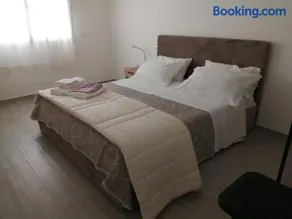 Suite Petit - Image 1