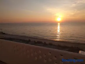 Golden sunset beach house - Image 4