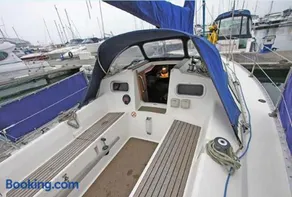 Cosy Sailing Boat Glamping Accommodation on the River in Sandwich - Image 2