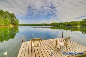 Waterfront 'UP Badger Lodge BnB' on Powell Lake - Image 1