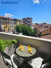 Magenta Galleria Apartment - Image 2