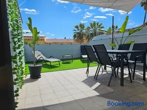 CMS Center Penthouse with Sunny Terrace & Parking - Image 1