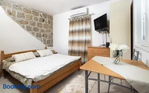 La Perla Luxury Apartments - Image 2