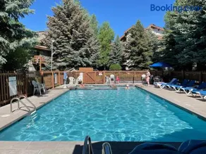 Edwards Mountain Chic On River Pool and Hot Tubs - Image 2