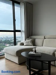 Entire apartment near train station with pool & views - Image 1