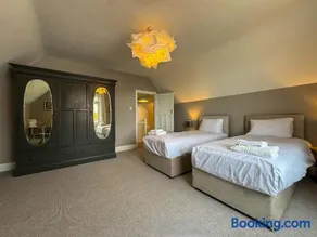 Seafront Beach House - Image 4