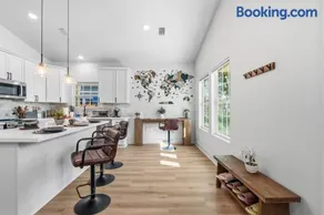 NEW-3 BEDROOM HOUSE - 5 mins from NAS , 7 mins Downtown, 15 mins From The Beaches - Image 4