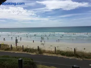Horizons Beachfront Apartment - Image 4