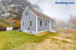 Boothbay Harbor Home with Water Views | Near Dining & Whale Watching - Image 3