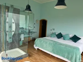 Villa sobre el mar con acceso a la playa , ideal para familias y grupos - Image 2