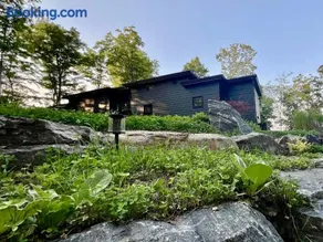 DAX HOUSE Stunning Mont-Tremblant Getaway Retreat - Image 2