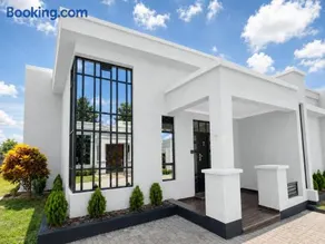 Pequeno Cielo, Sagana - 3BR Family Getaway - Image 1