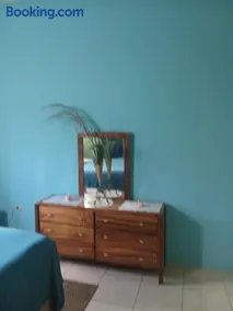 Cheerful 2-Bedroom Home in Falmouth Garden - Image 3