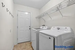 Comfortable 3BR for Families Near Blackwater - Image 4
