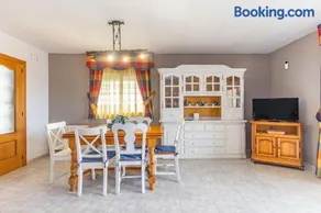 Chalet vacacional en Comarruga con piscina cerca de la playa y check in autónomo - Image 4