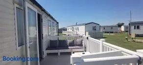 Big Boss Caravan-Camber Sands,Sleep 8, Free Wi-Fi, Netflix, Parking - Image 3