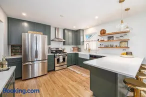New Beach front 5bd in Sister Lakes with Hot tub - Image 2