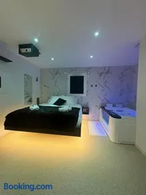 La Suite du Lac Love Room Suite Romantique Jacuzzi Privatif - Image 2