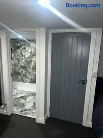 Modern Studio Flat In A Guest House In Basildon - Image 5