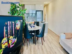 Burwood Retreat Near Deakin Uni With Free Parking - Image 1