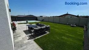 Holiday Pool House - Image 3