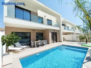 R-40-2 Luxurious Villa with pool - Image 1
