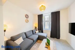 Urban Luxe 70 m2 Two-Bedroom Apartment GB-62 - Image 2