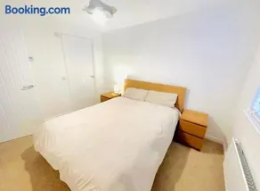 The Thistle - Room with attached Bath- Free Parking & WIFI, Brand new Home - Image 2