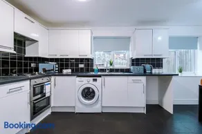 Leamington Spa 2Bed Oasis - Driveway Parking, WiFi, Free Netflix, Prime & Disney - Image 3