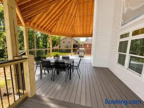 Lake Lanier Escape Near Atlanta Dock & Kayaks 2 kitchens, 2 laundry arcade pool table and more! - Image 3