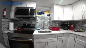 Cozy Private Two Bedroom Basement Apartment - Image 3