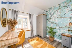 1 Bake Cottage, Peaceful Retreat by Looe Harbour - Image 4