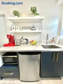 Remodeled Private Master Suite - 5MIN to Muni, Mall & Parks - Image 4