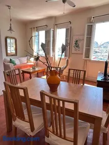 Spacious 2-bed apartment with direct Port view, free parking - Image 1