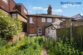 Garden Flat In Watford - Image 3