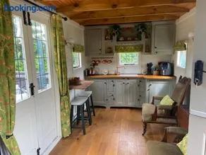 Natures Nook - Luxury XL Wagon Louth Lincolnshire - Image 2