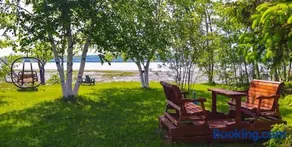 Lake view studio for 4 people with Free parking & WiFi - Image 4