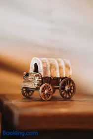 Heated & AC Full Bathroom Covered Wagon - Image 2