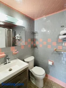 Avalon Motel - Image 5