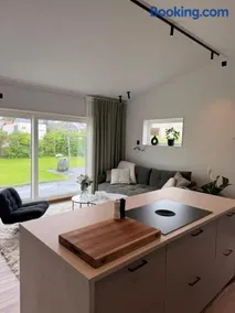 Modern nybyggd lägenhet med hotellkänsla intill sjön Gerdsken - Image 1